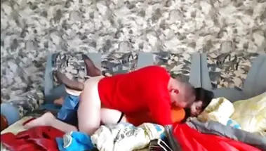 Русский чел ебет чужую жену, пока она разговаривает с мужем по телефону