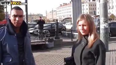 Пикапер Эрик Найтли поимел в русскую девку в туалете ресторана