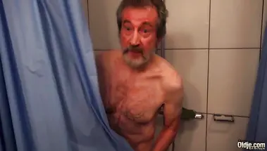 Внучка развела деда на инцест, сделав минет в позе 69