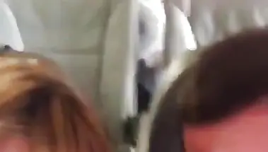 Супруги снимают на видео еблю незнакомой парочки в самолете