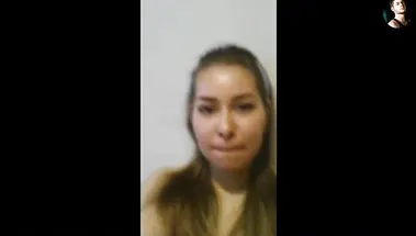 Толстушка по скайпу ласкает клитор, но отказывается пихать в себя предметы
