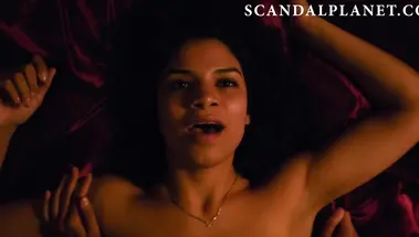 Лесбийский трах Шакиры Барреры и Суниты Мани в сериале «Блеск»
