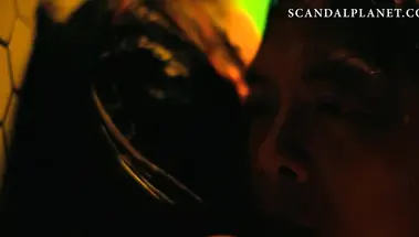 Голая Ольга Фонда моется в душе с телкой из сериала