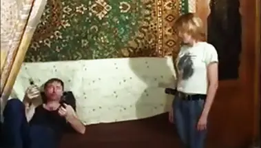 Дочь двоечница трахнулась с русским папой алкашом